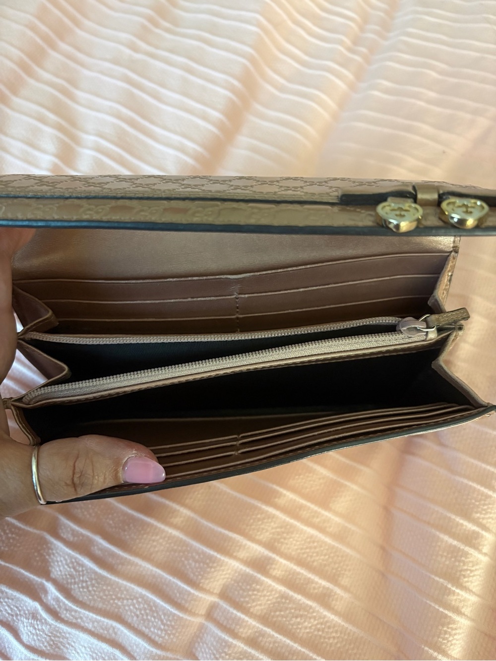 Gucci Rose Patent Leather Continental Wallet with Heart Charms - Picture 4 of 4